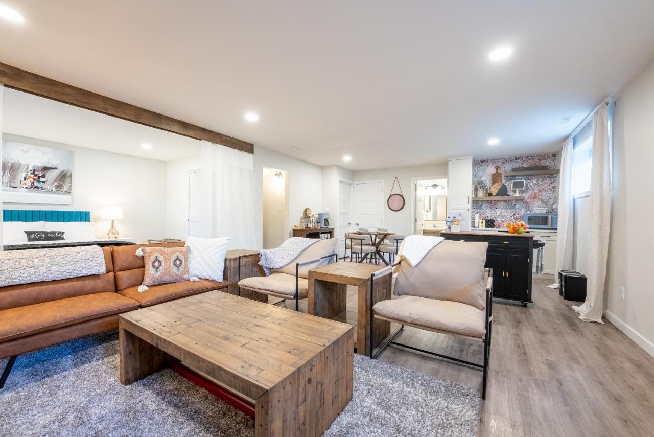 Hotel Copperwood Cozy Cellar With Hot Tub Lethbridge Exterior foto